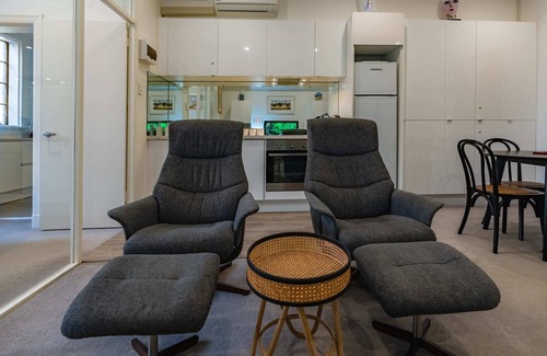 Kings Cross Apartment | Long-Term Listing - Oversized Potts Point Studio