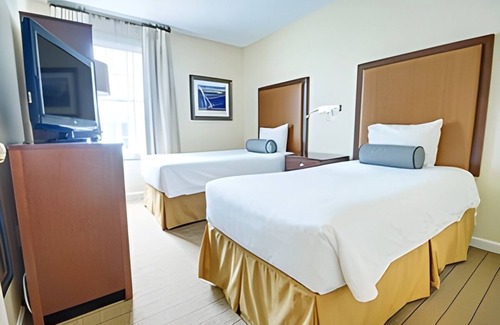The Point Resort | Long Wharf Resort! 3 Bedroom Deluxe Condo, Sleeps 8 in Downtown Newport.