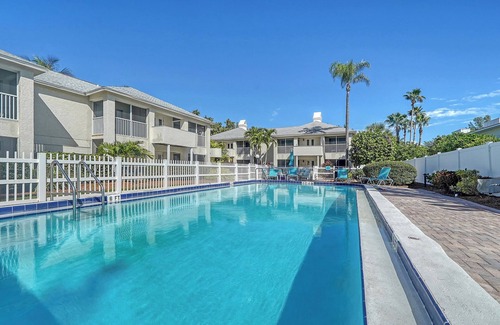 Whitney Beach Condo | Longboat Key 2BR Bayside Villa