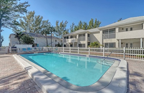 Whitney Beach Condo | Longboat Key 2BR Bayside Villa