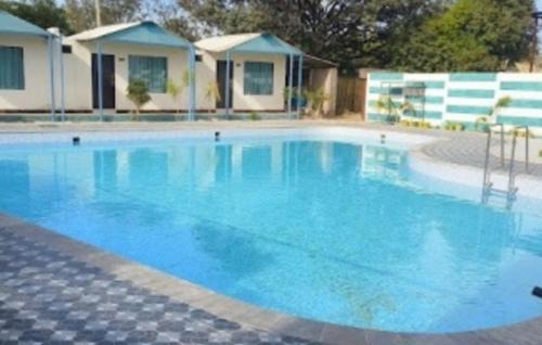 Rajawas Resort | Longdrive Restaurant Hotel & Resort
