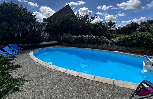 La Croix-Avranchin Cottage | Longere avec piscine proche du Mont St Michel