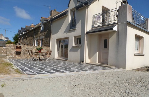 Cancale Apartment | Longere with seaside view