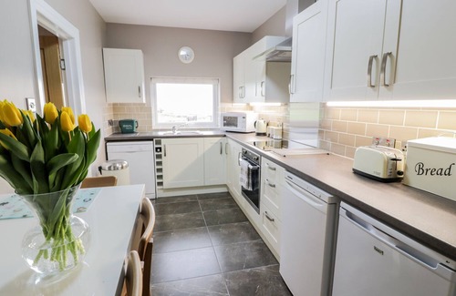Newton Stewart Cottage | LONGFORTH FARM COTTAGE, family friendly, with hot tub in Glenluce