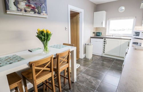 Newton Stewart Cottage | LONGFORTH FARM COTTAGE, family friendly, with hot tub in Glenluce