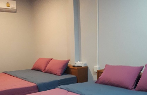 Pa Phayom Hotel | Longgaeng Wang Chompoo