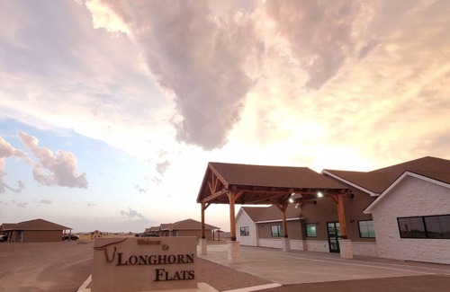 Loving Apartment | Longhorn Flats