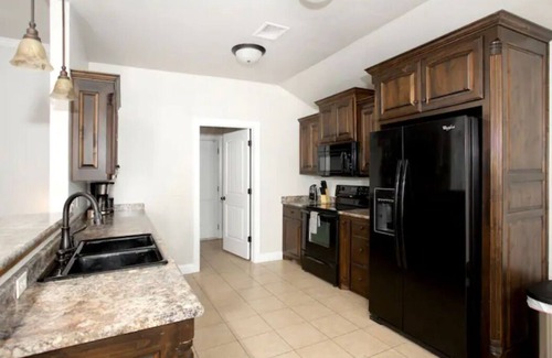 Amarillo House | Longhorn Getaway-NEW!-3 bedrooms- sleeps 10!
