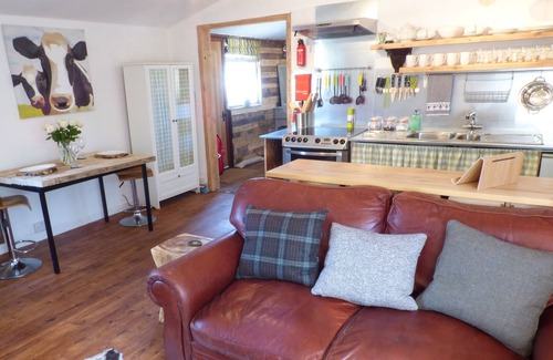 Wimborne Saint Giles Cottage | LONGHOUSE LODGE, romantic, with open fire in Mannington