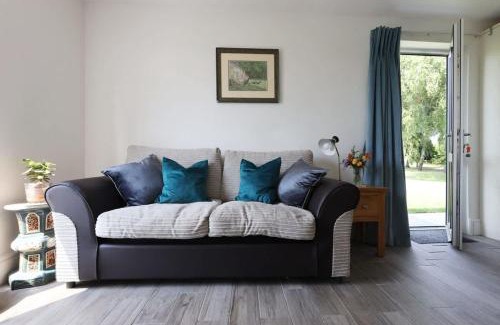 Trowbridge House | Longscroft Lodge - Sleeps 4