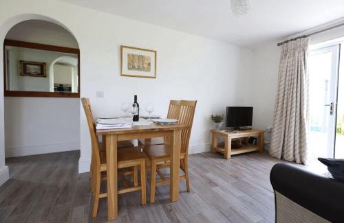 Trowbridge House | Longscroft Lodge - Sleeps 4