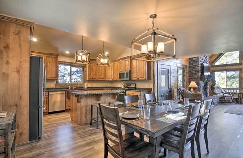 Mammoth Creek Cabin | 'Longview Lodge' w/Furnished Deck & Fire Pit!