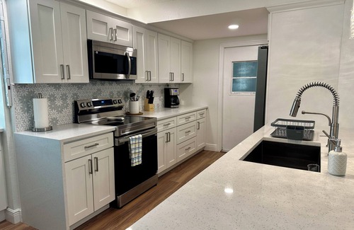 Longwood House | Longwood Getaway with Pool Table, BBQ Grill & Outdoor Space!
