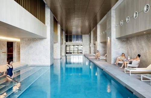Melbourne Central Business District Apartment | Lonsdale Luxury - Melbourne Views, Gym, Pool