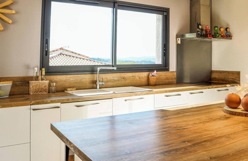 Bagnols-sur-Ceze House | Look forward to your comfortable vacation in this beautiful and spacious vacation home with swimming