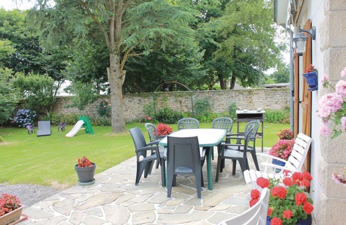 Ploneour-Lanvern House | Look forward to a relaxing family vacation in this vacation home.