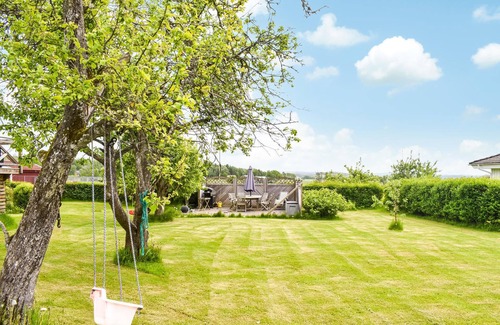 Svanesund House | Look forward to a wonderful holiday in this attractive holiday home near the sea.