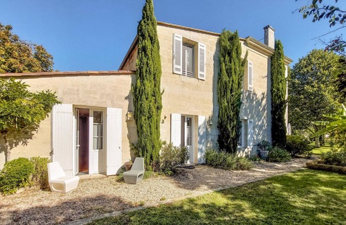 Gauriac Apartment | Look forward to an exciting vacation in this comfortable apartment with pool access.