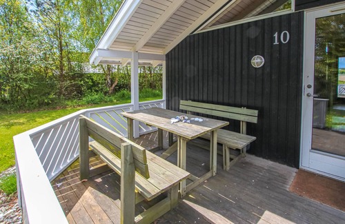 Marup House | Look forward to an unforgettable vacation by the sea in this appealing vacation home.
