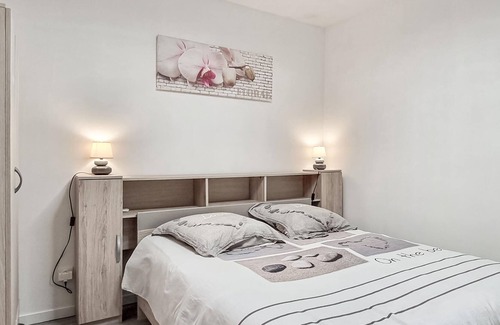 Lesignac-Durand House | Look forward to a relaxing vacation in a quiet location in this beautiful vacation home.