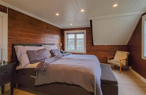 Tysvaer House | Look forward to a relaxing vacation in this vacation home with fjord view.