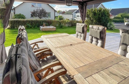 Brastad House | Look forward to this child-friendly holiday home in Brastad.