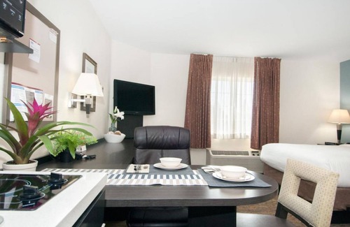 Anaheim Resort Resort | Look No More! Kitchenette, Pets Allowed, Pets Allowed, Minutes to Ponderosa Park