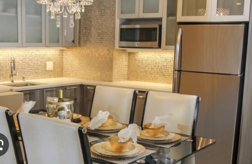 Las Vegas Apartment | Looking for a beautiful Suite short distance to the LV strip & the new Sphere?