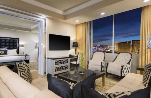 Las Vegas Apartment | Looking for a beautiful Suite short distance to the LV strip & the new Sphere?
