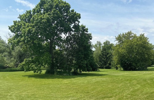 Oconomowoc House | Looking for a large home with acres during RNC? Great trails and backyard