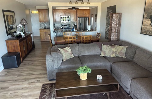 Kihei Condo | LOOKING FOR A LUXURY CONDO WITH FAB VIEWS? THIS IS IT! Located in Hotel Zone.
