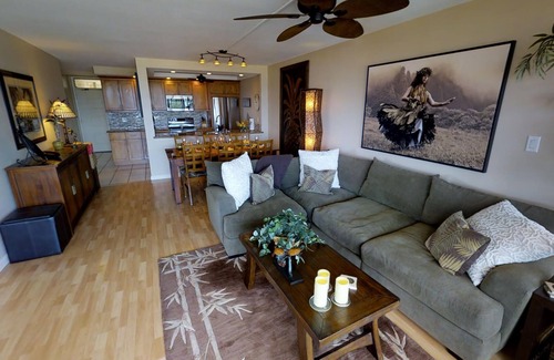 Kihei Condo | LOOKING FOR A LUXURY CONDO WITH FAB VIEWS? THIS IS IT! Located in Hotel Zone.