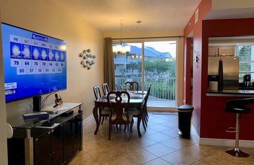 Ruskin House | Looking for Snowbirds with Marina Views at Little Harbor ! 90 day discount