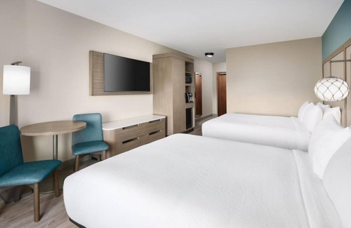 Marathon Hotel | Looking for the Best Location for Next Getaway? Amazing Room w/FREE Breakfast