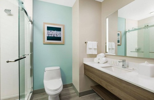 Marathon Hotel | Looking for the Best Location for Next Getaway? Amazing Room w/FREE Breakfast