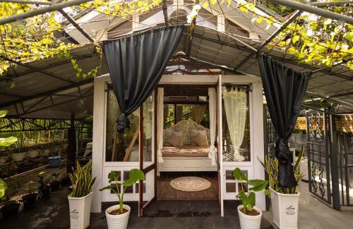 Alwaye House | Looking Glass by Roamhome