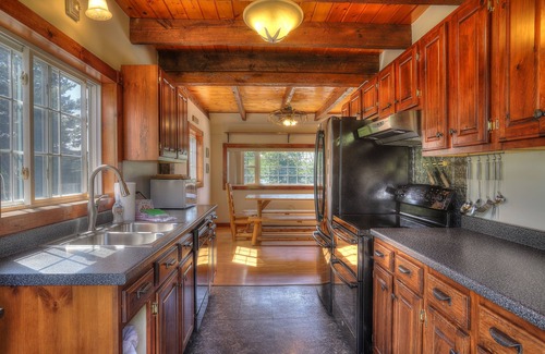 Rangeley House | Lookout Cabin - Shared waterfront on Rangeley Lake!