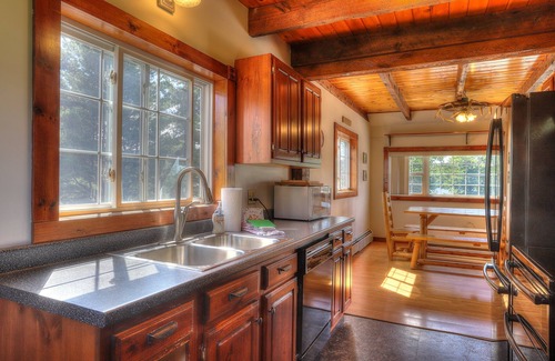 Rangeley House | Lookout Cabin - Shared waterfront on Rangeley Lake!