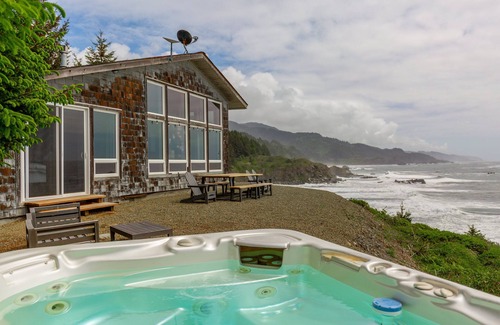 Gold Beach House | Lookout House - Romantic Luxury and Ocean Views