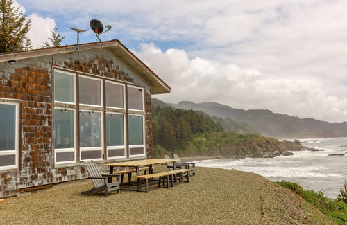 Gold Beach House | Lookout House - Romantic Luxury and Ocean Views