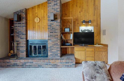 Fraser Apartment | Lookout Lounge