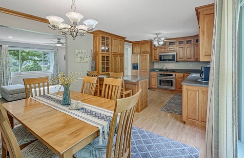 Chickamauga House | Lookout Mountain Vista | 4 Bedroom Home on 3 acres | 12 miles Cloudland Canyon & Chattanooga