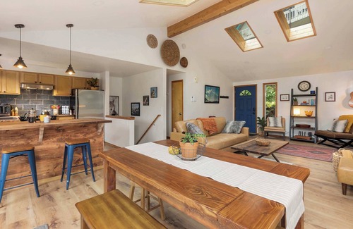 Sudden Valley Cabin | Lookout Mtn Lodge - Hot-tub, Firepit, EV & Firepla