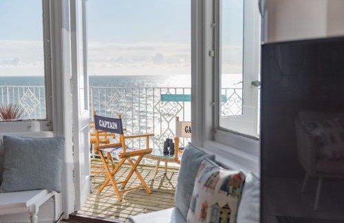 Folkestone House | Lookout Post by Bloom Stays