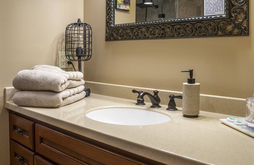 Roanoke Bed & Breakfast | Lookout Suite - Mountain View