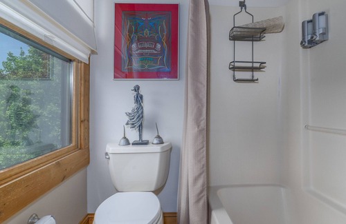 Roanoke Bed & Breakfast | Lookout Suite - Mountain View