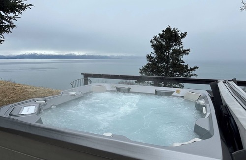 Homer Cabin | Loon Cabin - Cozy retreat with bay views, a shared hot tub, and fire pit!