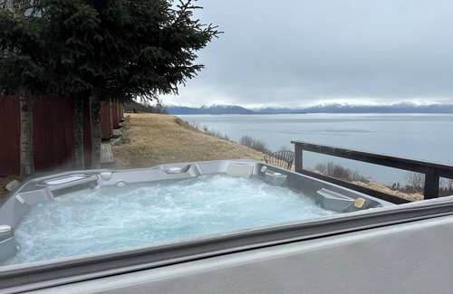 Homer Cabin | Loon Cabin - Cozy retreat with bay views, a shared hot tub, and fire pit!