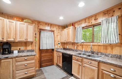 Lewiston Cottage | Loon Landing: Fall Colors Reflecting Off the Lake – Pure Magic