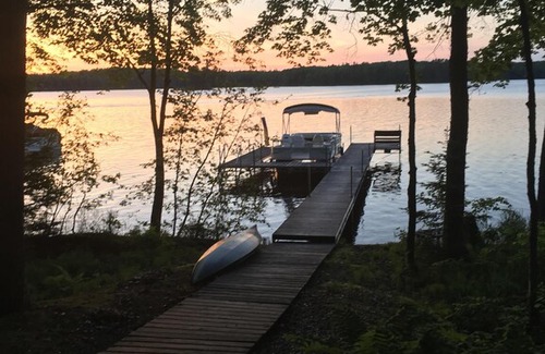 Elcho Cottage | Loon Lodge- Lakefront Cottage on Enterprise Lake